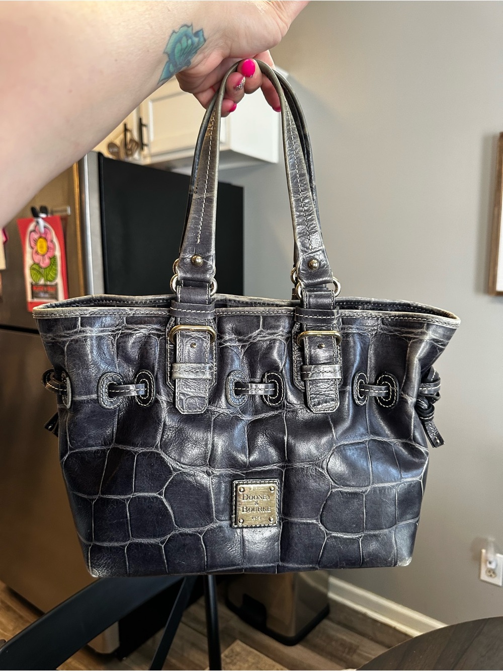 Dooney & Bourke Soft Croc-embossed "Chiara" black shoulder bag Y2K